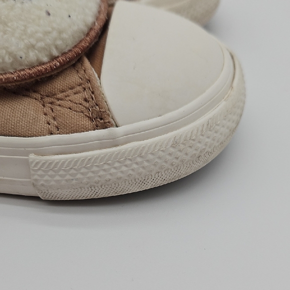 Adorable Sherpa Bear Face Kids Sneakers in Tan and White Velcro - Picture 7 of 15
